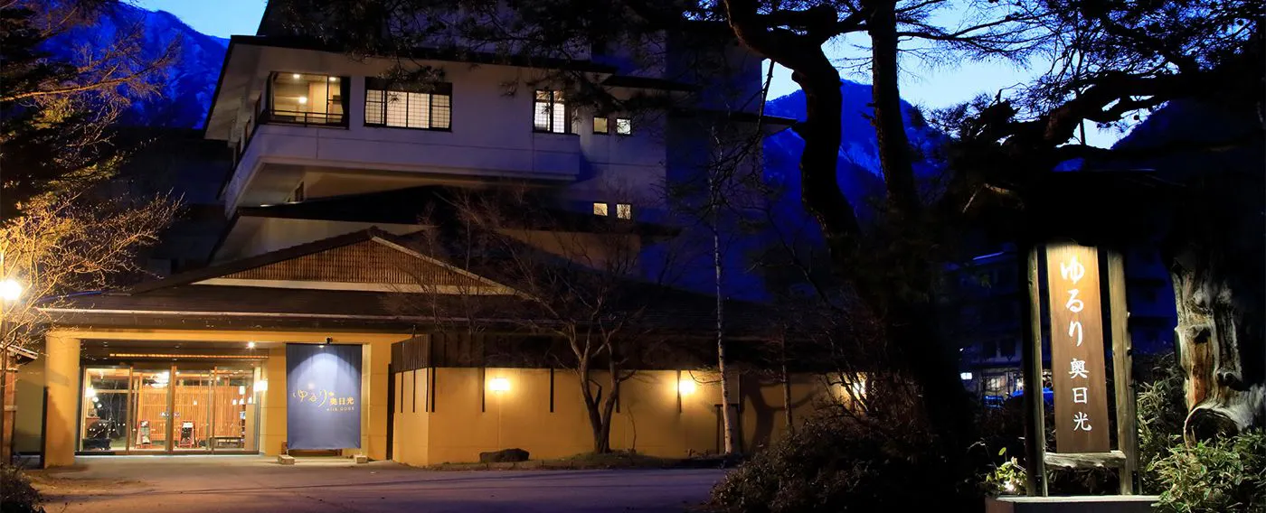 Tampilan luar pada malam hari