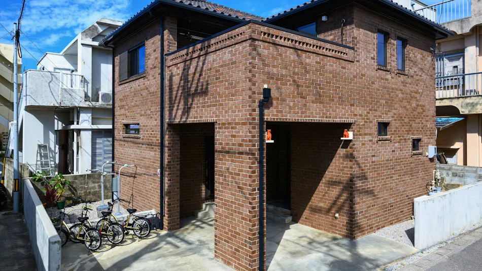 House in town MANA
