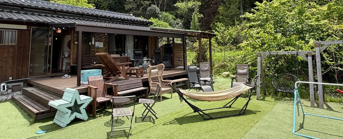 Area mandi udara segar di luar ruangan di hutan