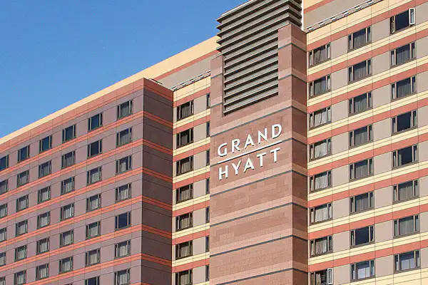 ด้านหน้าของอาคาร