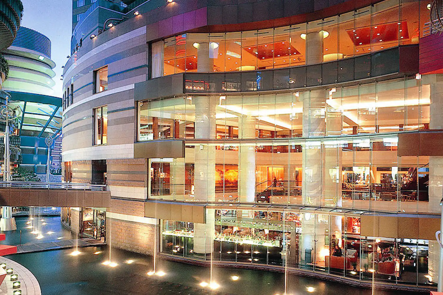 ด้านนอกฝั่งคาแนลซิตี้