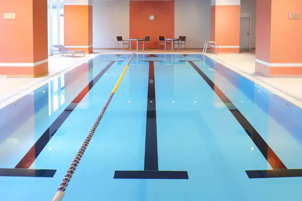 สระว่ายน้ำ