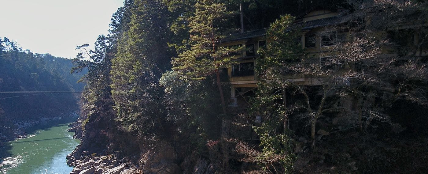 天龍峡温泉 渓谷に佇む隠れ宿 峡泉