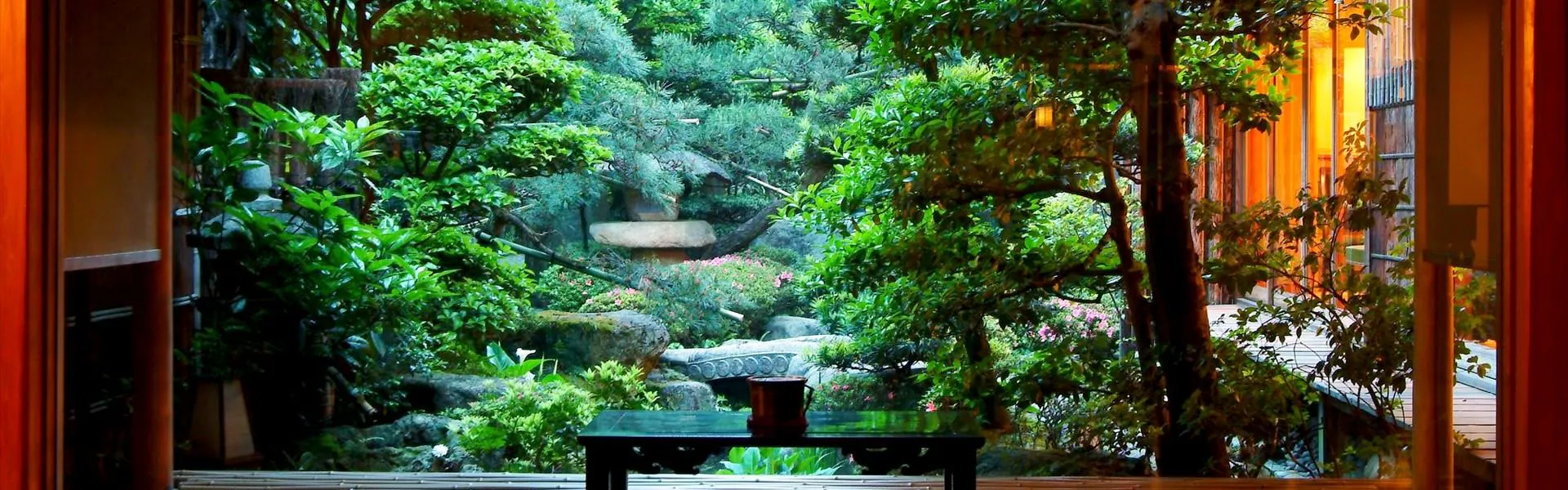 西村屋本館