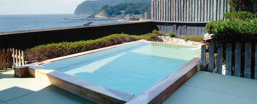 น้ำพุร้อนและอ่างอาบน้ำ