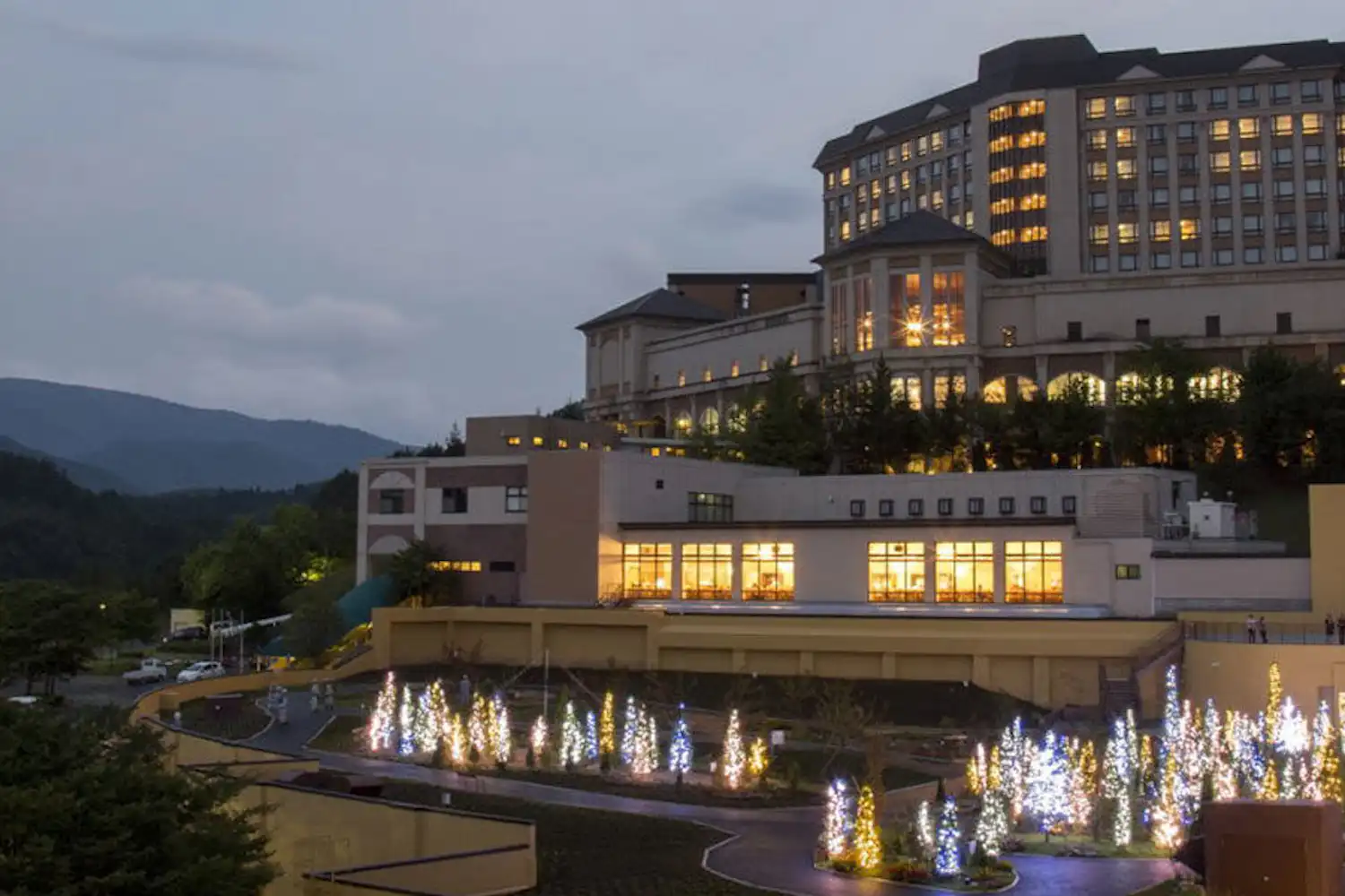 ลักษณะภายนอกในยามค่ำคืน