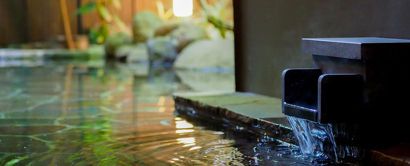 Mata air panas dan mandi