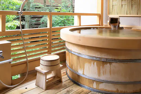 อ่างอาบน้ำกลางแจ้ง