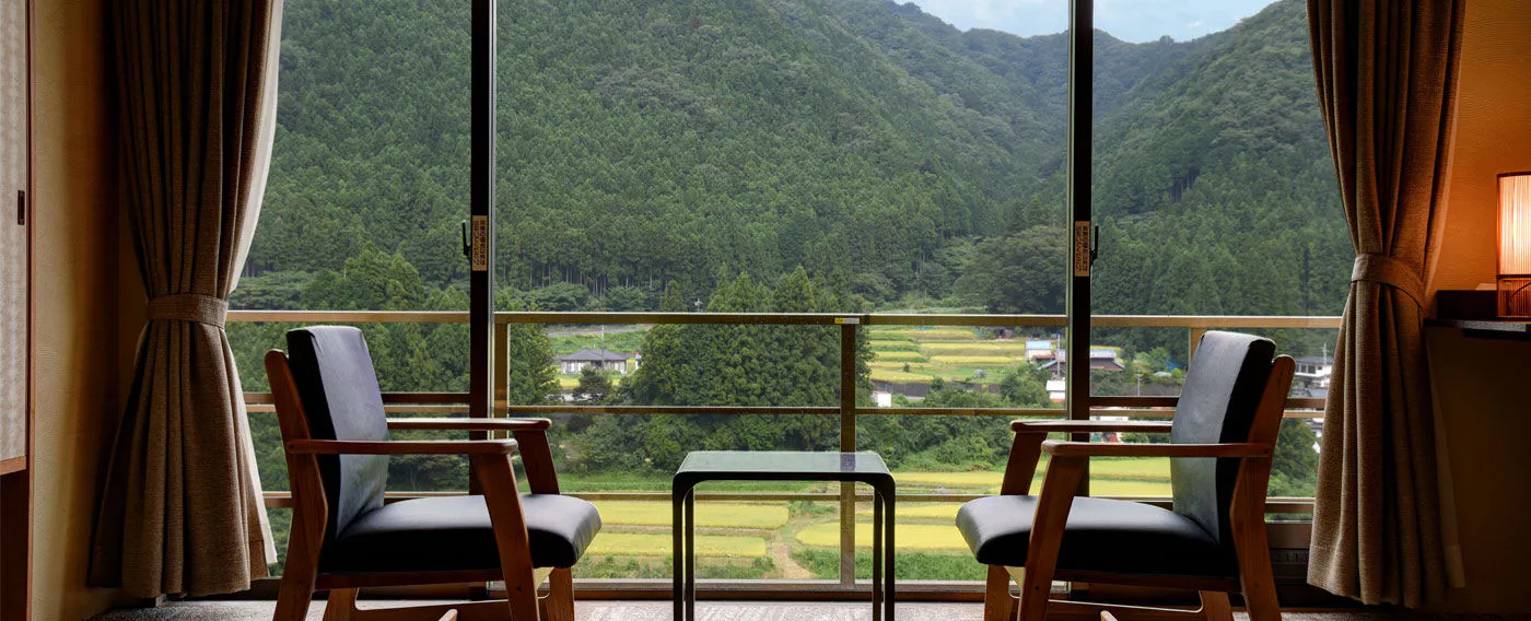 若竹の庄 別邸笹音：山を望む客室