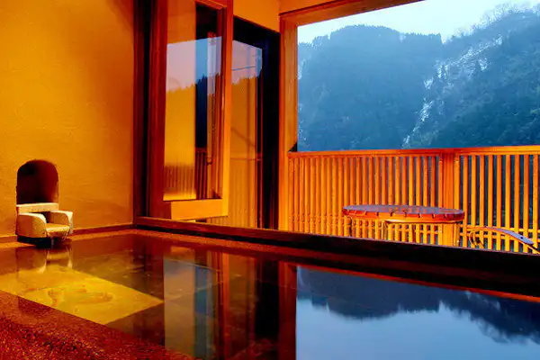 ห้องพักพร้อมอ่างอาบน้ำกลางแจ้ง