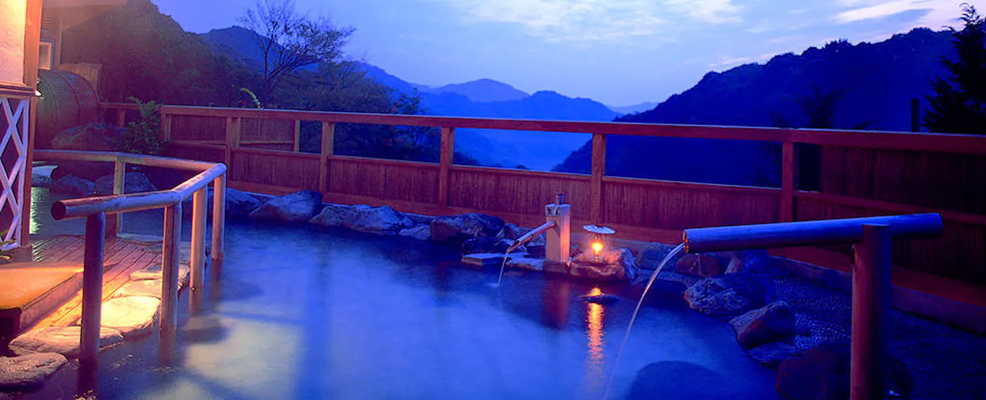 Mata air panas dan mandi