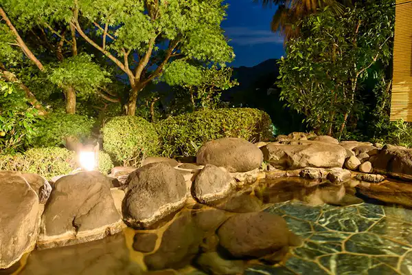 บ่อน้ำพุร้อนกลางแจ้ง