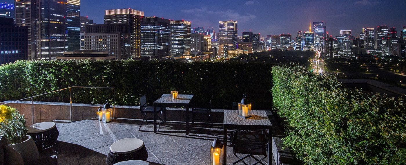 クラブラウンジのテラス席では、心地よい風を感じながら、くつろぎのひと時をお過ごしいただけます。