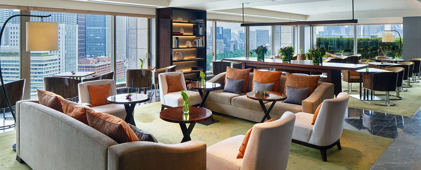 チェックイン・チェックアウトをはじめ、快適なご滞在となるよう専任のスタッフがお迎えします。