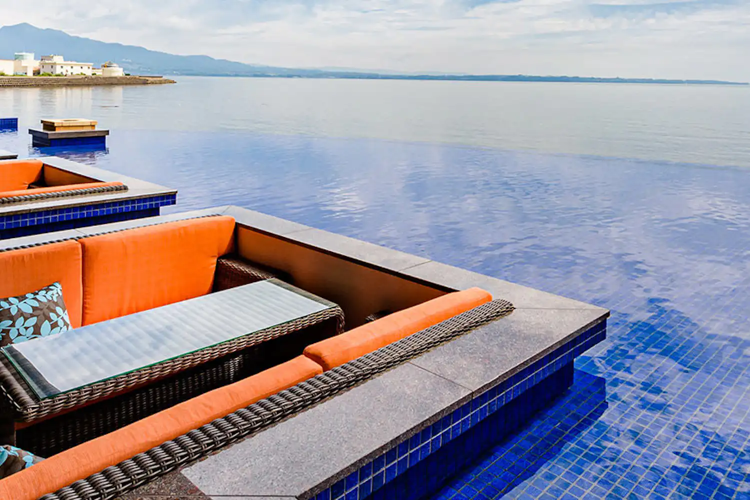 อาคารว่าง - ภาพที่นั่งที่ Terrace Voyage