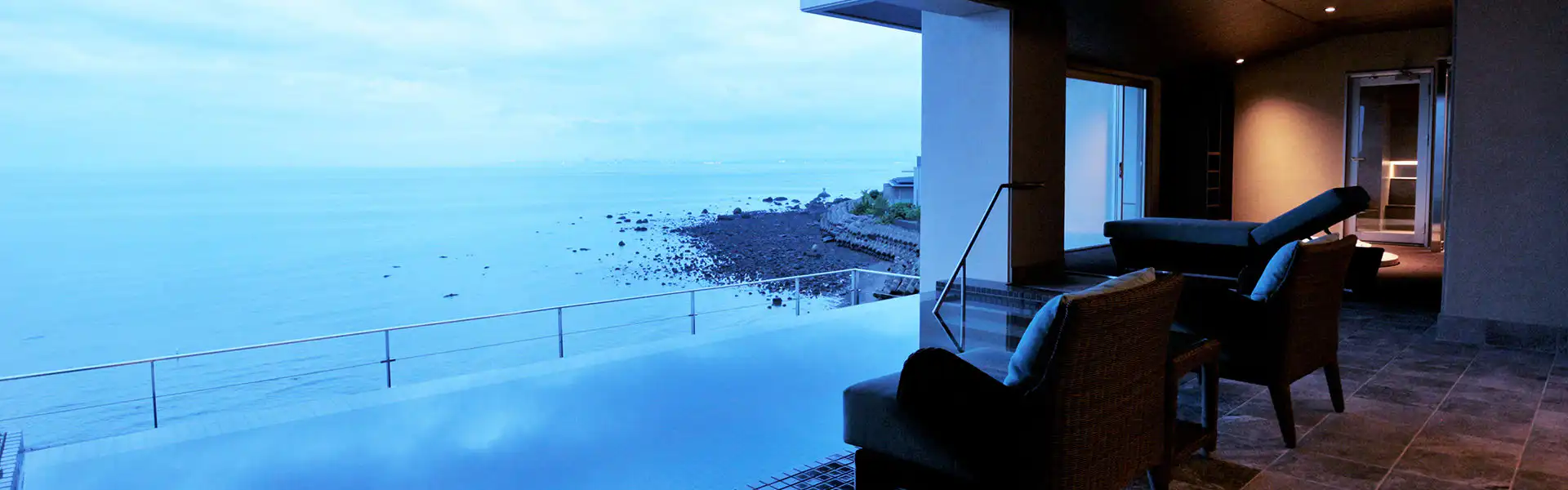 空の棟 PSタイプ プールイメージ