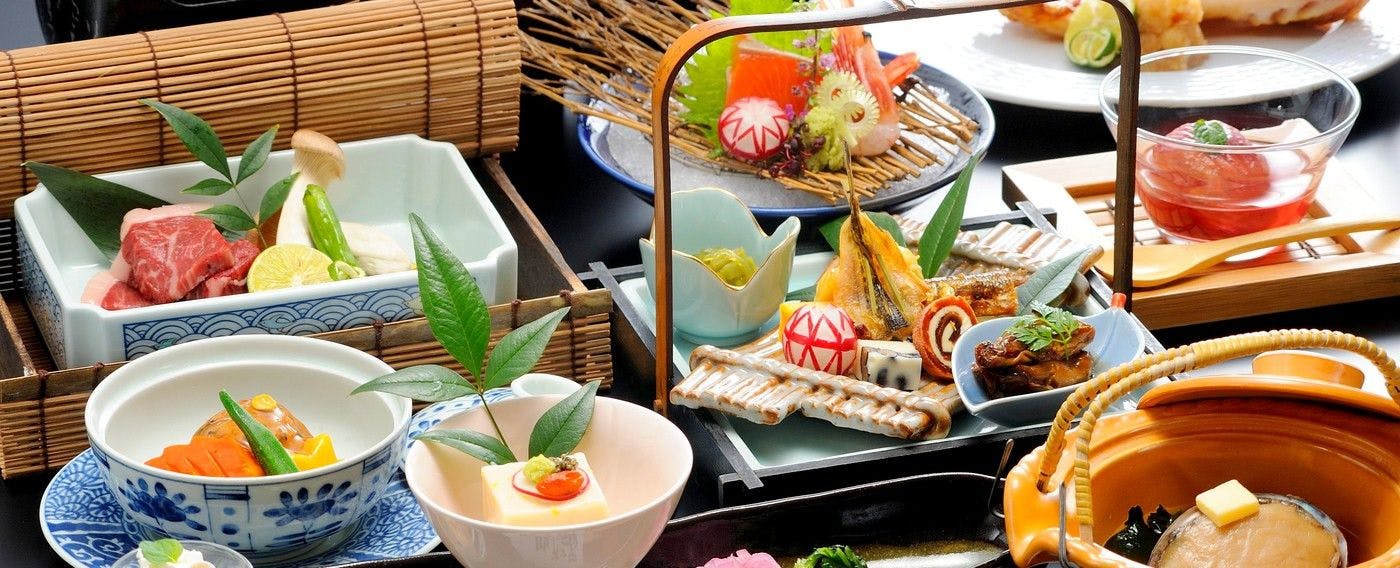 流辿別邸　観山聴月
