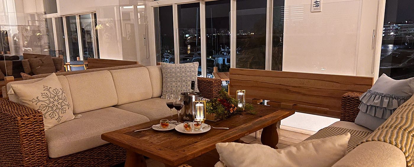 ナイトラウンジ