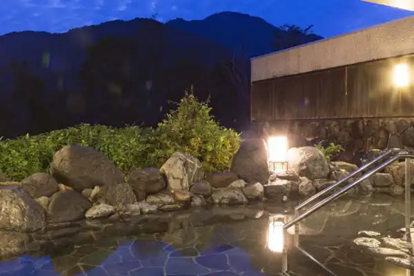 Pemandian air panas terbuka