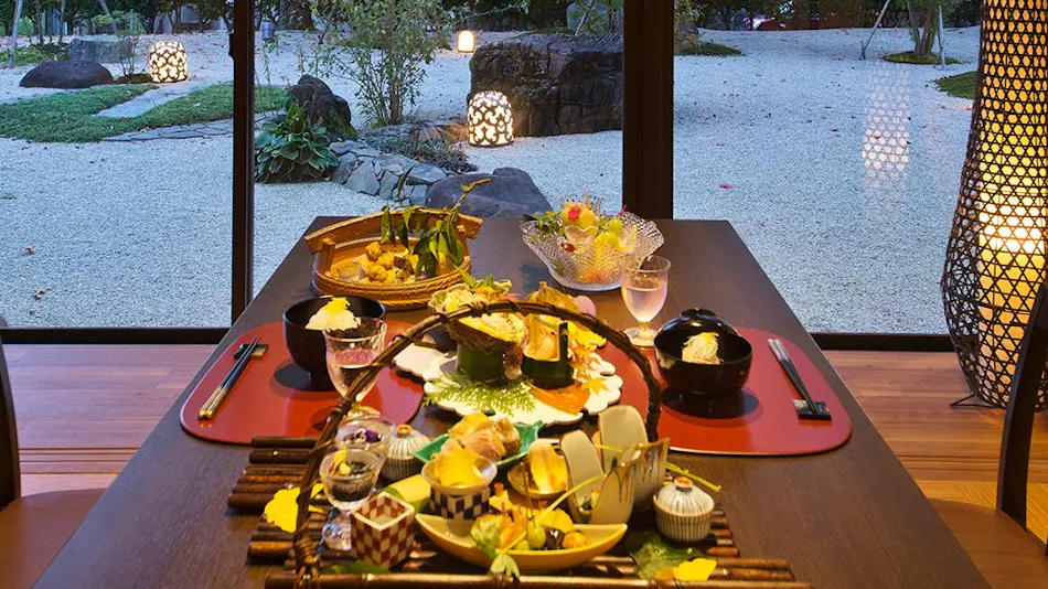 Kanazawa Yuwaku Onsen Hyakurakuso