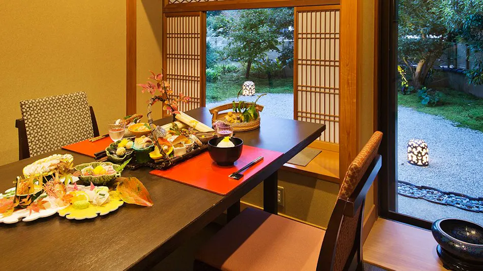 Kanazawa Yuwaku Onsen Hyakurakuso