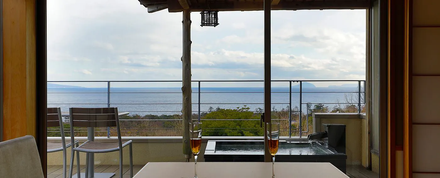 【 特別室には専用のお食事処が 】特別室では、お部屋でお食事をお召し上がりいただけるお食事処をご用意