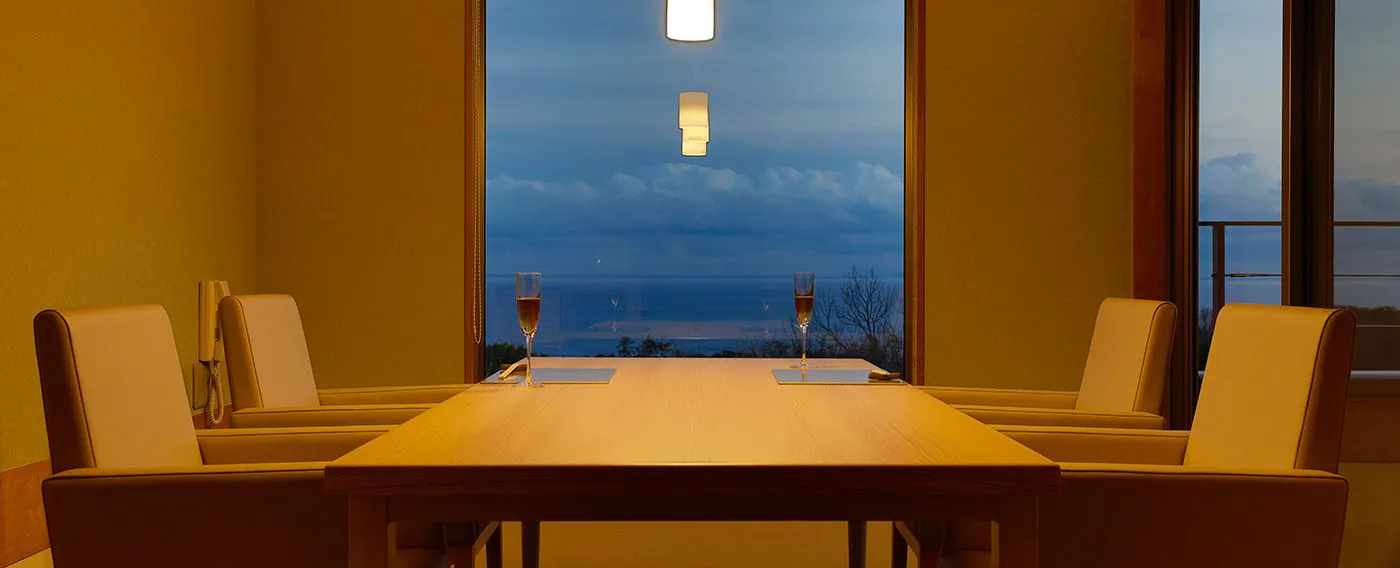 【 海の見える静かな個室 】 食事処は完全個室なので、愛犬が吠えてしまっても安心です