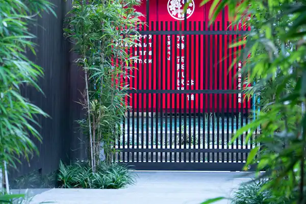 หินปูพื้นและภายนอก