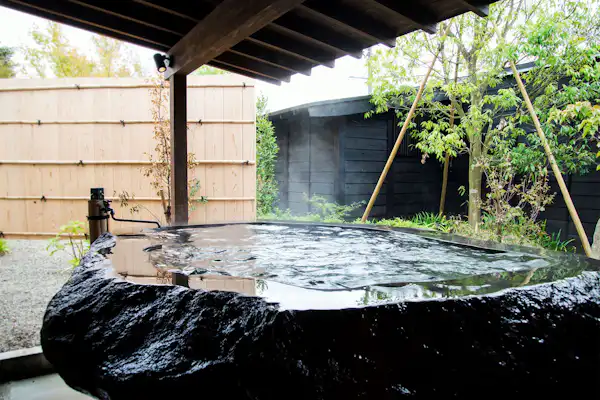 บ่อน้ำพุร้อนกลางแจ้ง