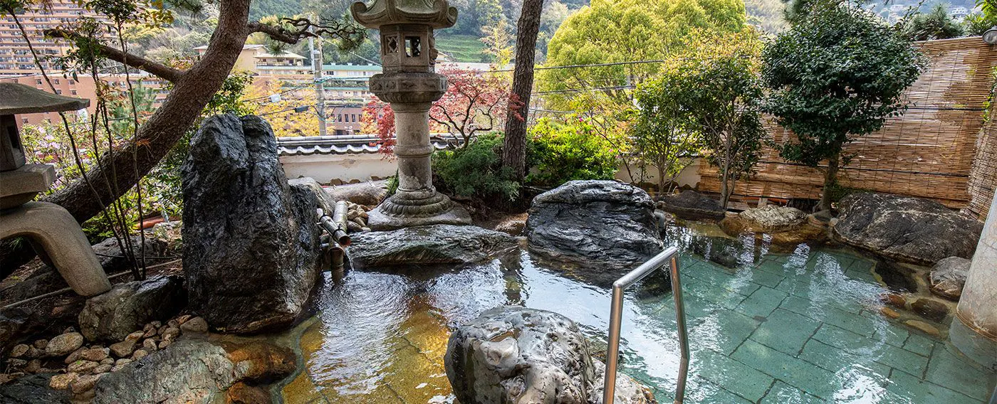 น้ำพุร้อนและห้องอาบน้ำ 2