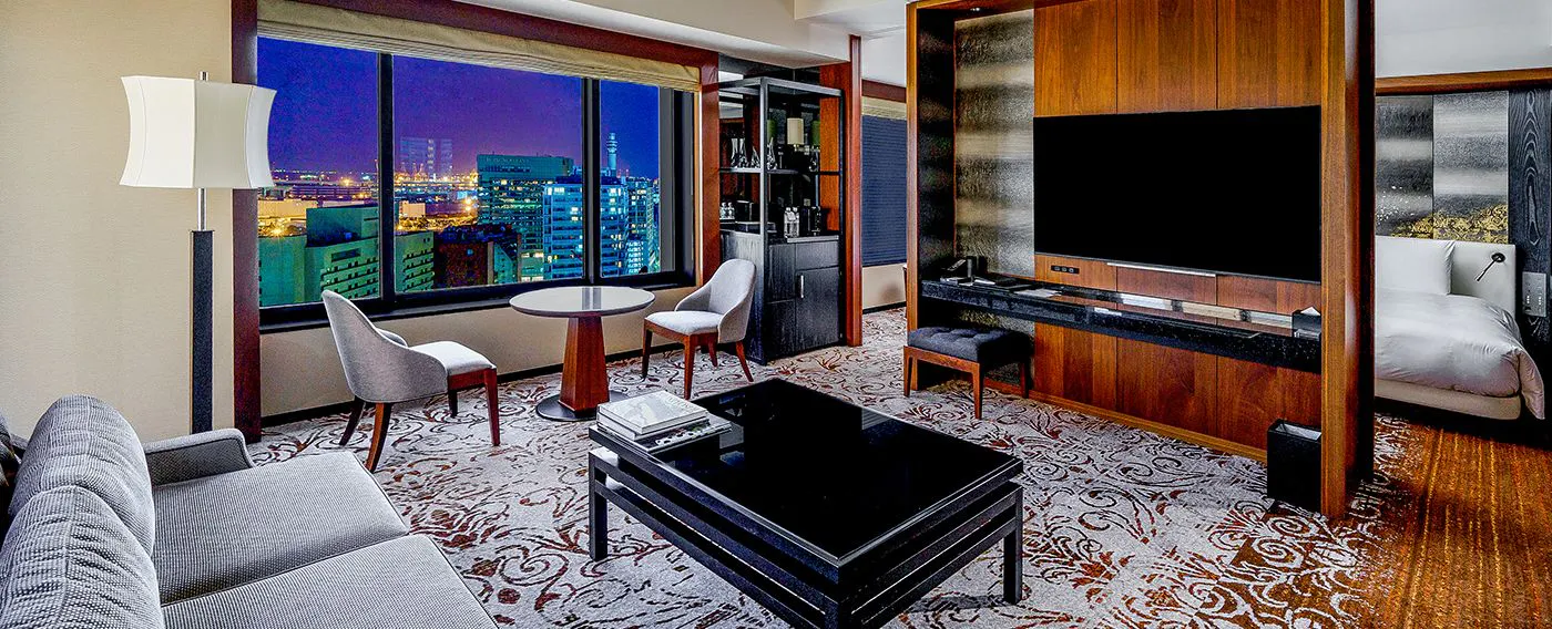 【ゲストルーム】リビングとベッドルームが繋がる設えで開放感溢れるスイートルーム