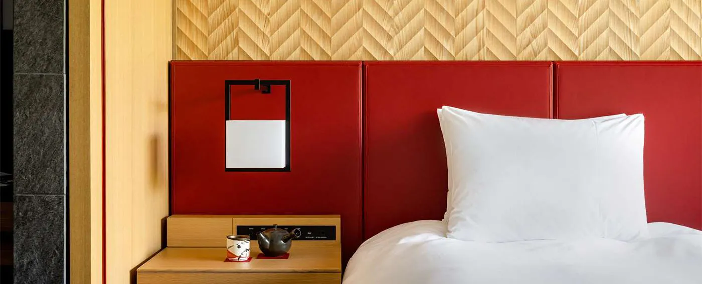 심플하면서도 전통적인 디자인이 돋보이는 객실