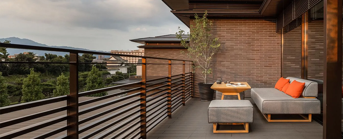 스위트 발코니에서는 히에이산까지 한눈에 내려다보이는 파노라마 뷰가 펼쳐집니다.