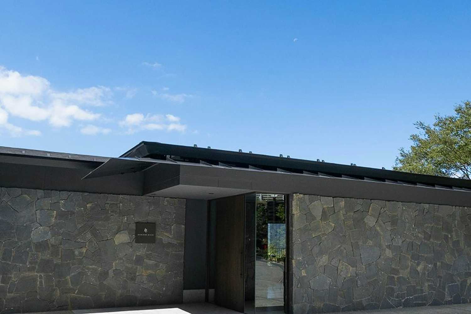 HAKONE NICA(ハコネ ニカ)