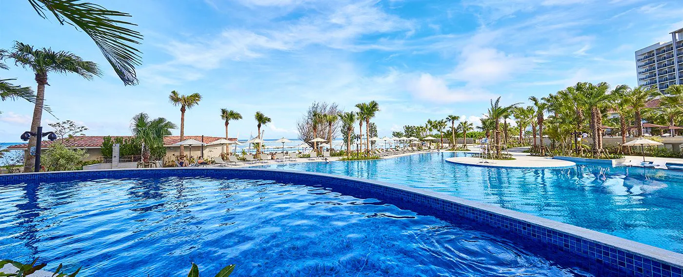 사계절 내내 리조트 분위기를 만끽할 수 있는 올시즌 풀. 겨울에는 온수 풀로 즐기실 수 있습니다.