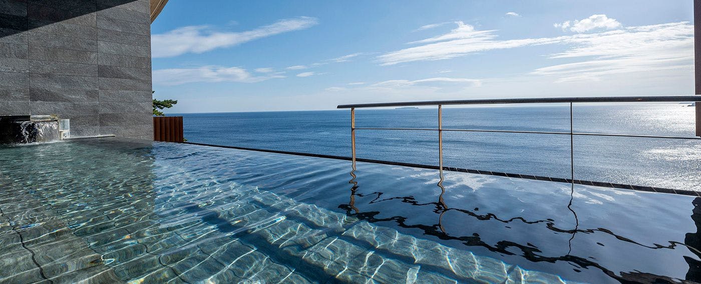 Kolam Air Panas Terbuka "Sparium Nishiki"