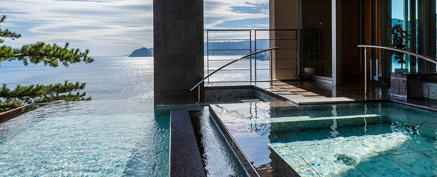 Kolam Air Panas Terbuka "Sparium Nishiki"