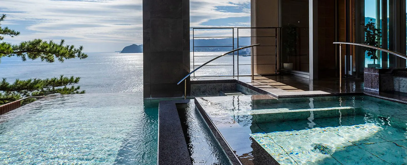 Kolam Air Panas Terbuka "Sparium Nishiki"