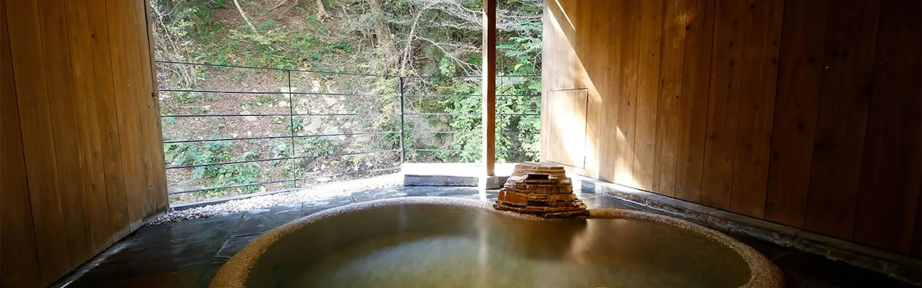 四万温泉 ひなたみ館