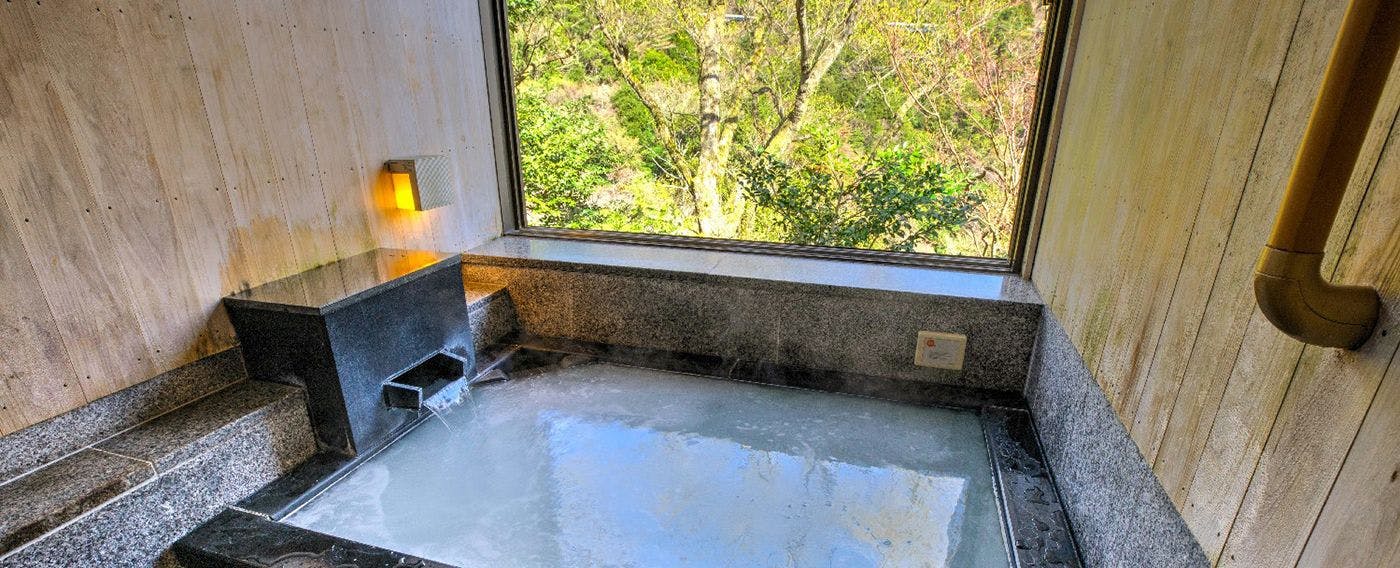 私人浴池（綠山：配有微氣泡裝置的室內浴池）