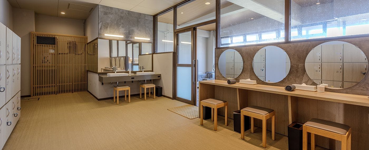 Nijo Izumi | Changing Room