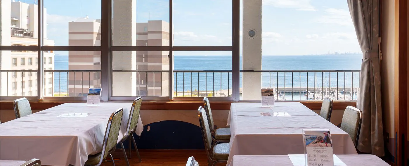 Restaurant | 8F - Enjoy your meal with the stunning view of Beppu Bay right in front of you.
