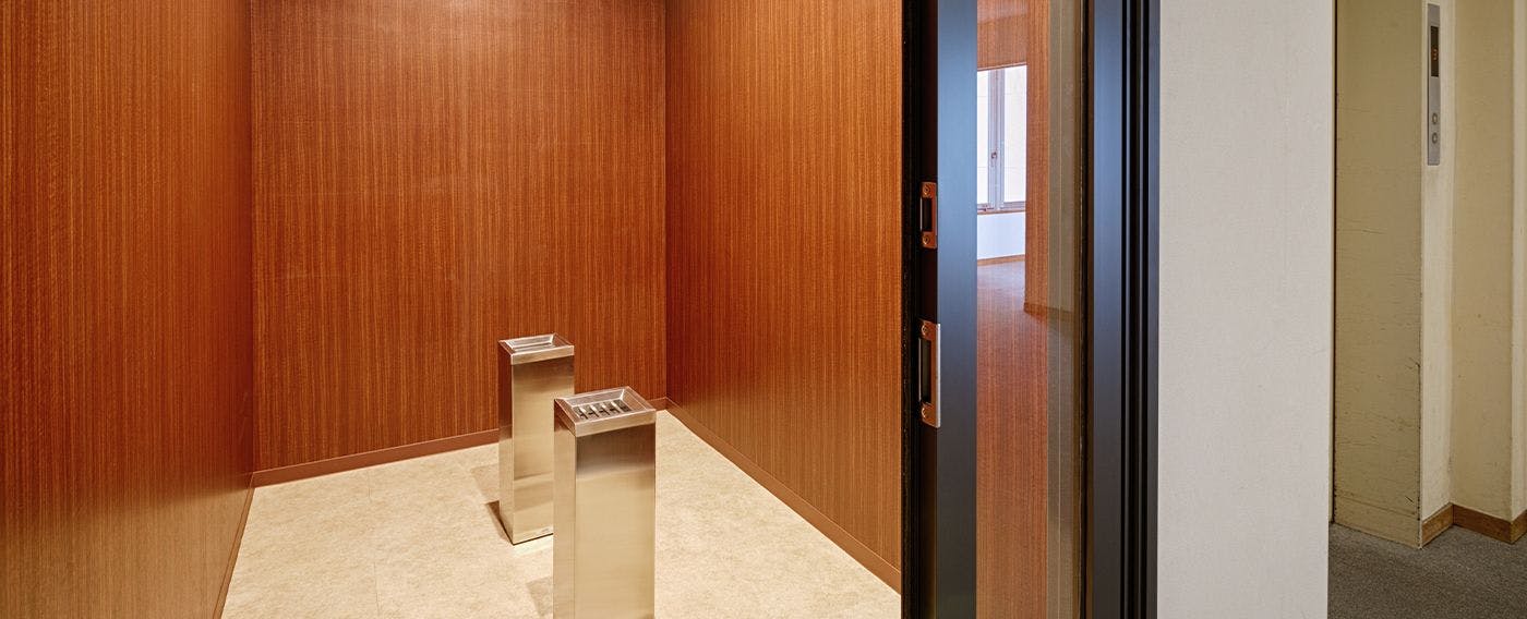 Facility｜2F Smoking Area