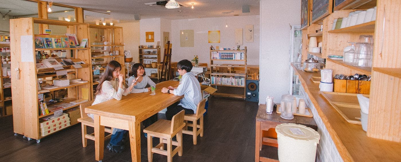 Facility｜1F Cafe Pirika