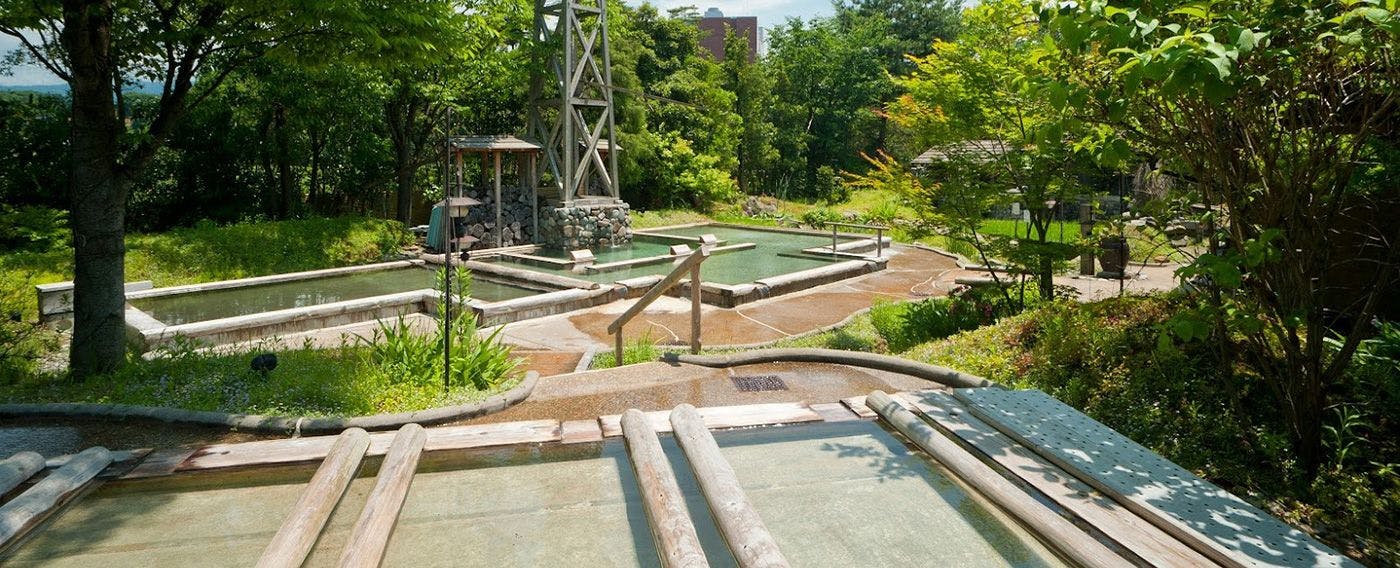 น้ำพุร้อนทัมโบะ