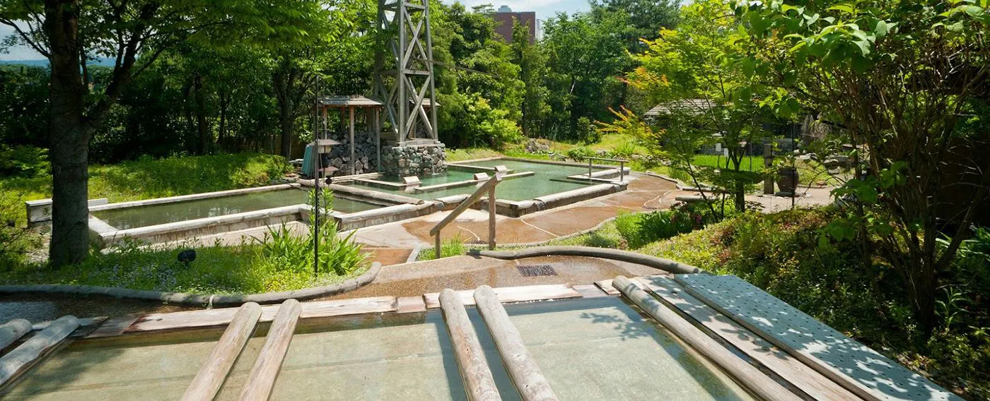 น้ำพุร้อนทัมโบะ