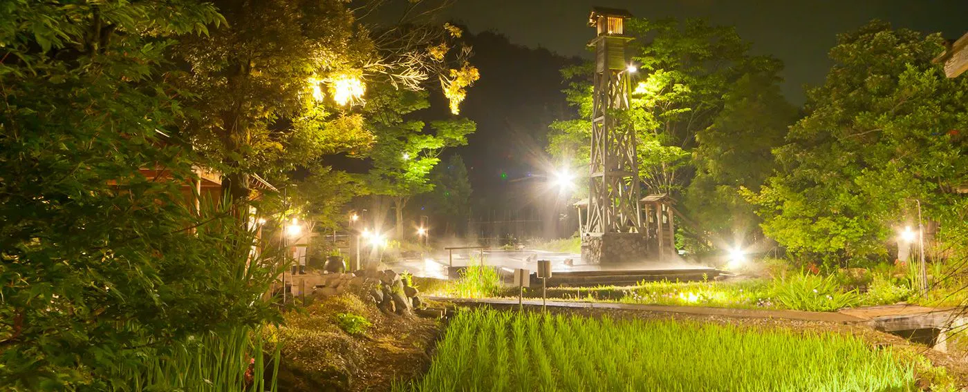 บ่อน้ำร้อนทัมโบในตอนกลางคืน