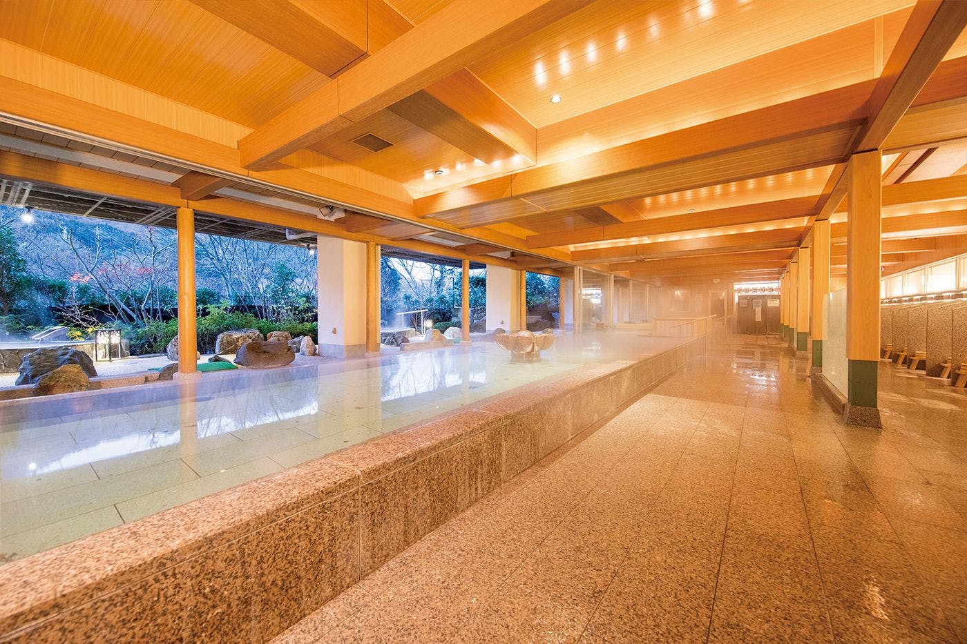 Kolam Air Panas "Keikoku no Yu"