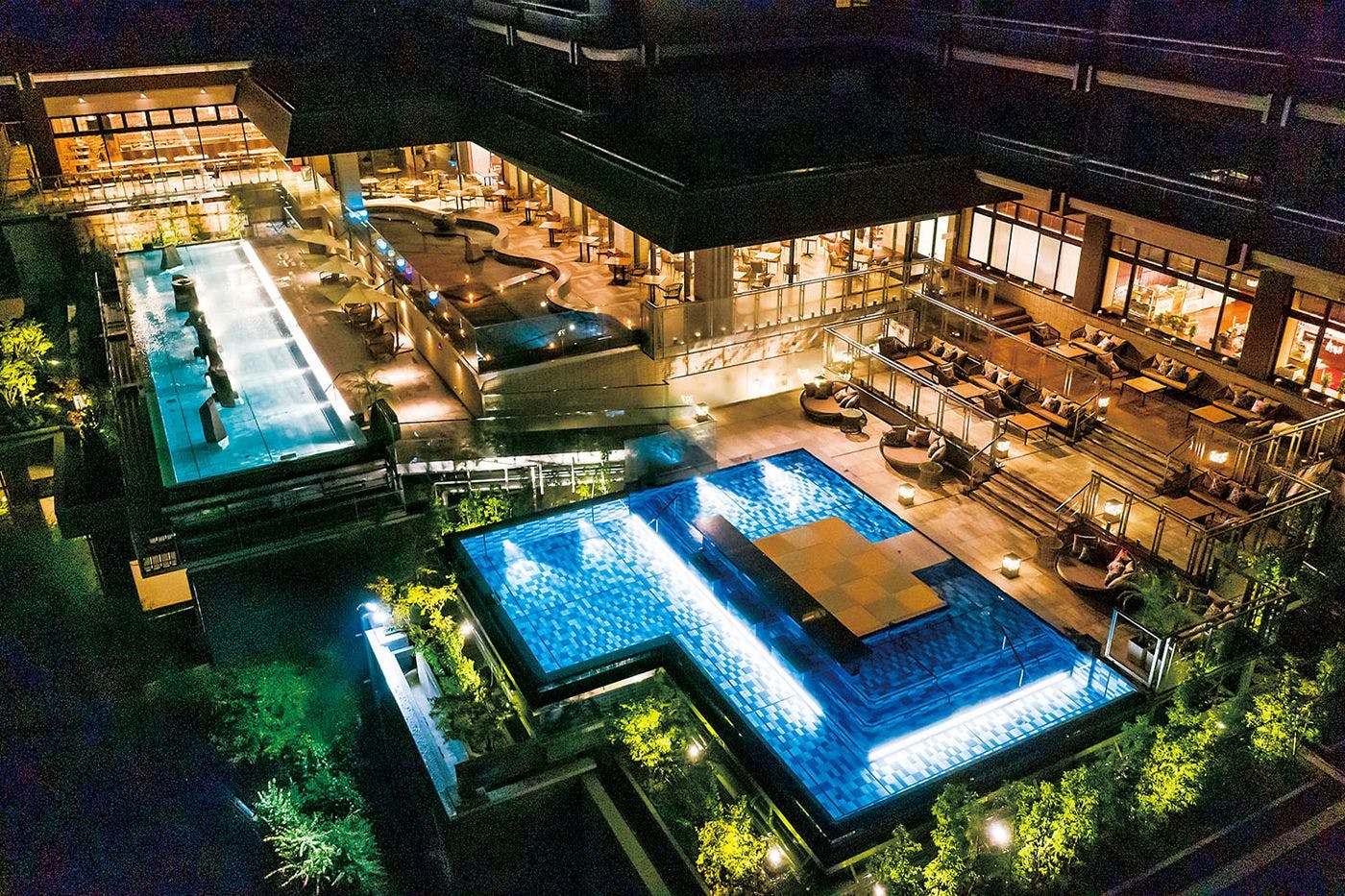 Luaran Bangunan - Pemandangan Jauh pada Waktu Malam