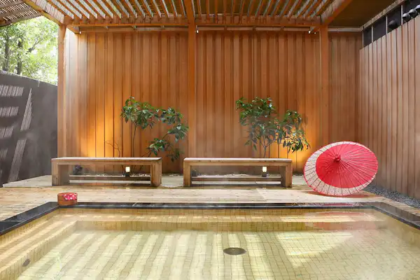 บ่อน้ำพุร้อนกลางแจ้ง